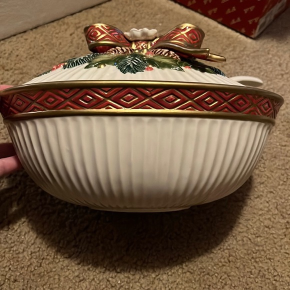 Fitz & Floyd Christmas Rose tureen NWT - Picture 2 of 12
